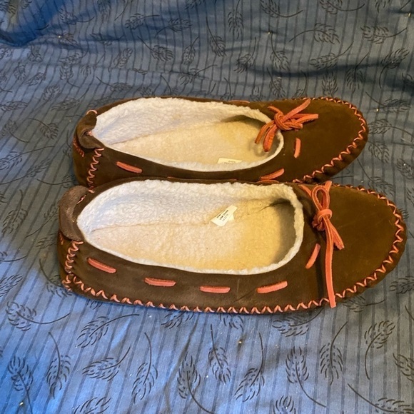 LL Bean moccasin style suede slippers with faux shearling lining 8 - Picture 2 of 6